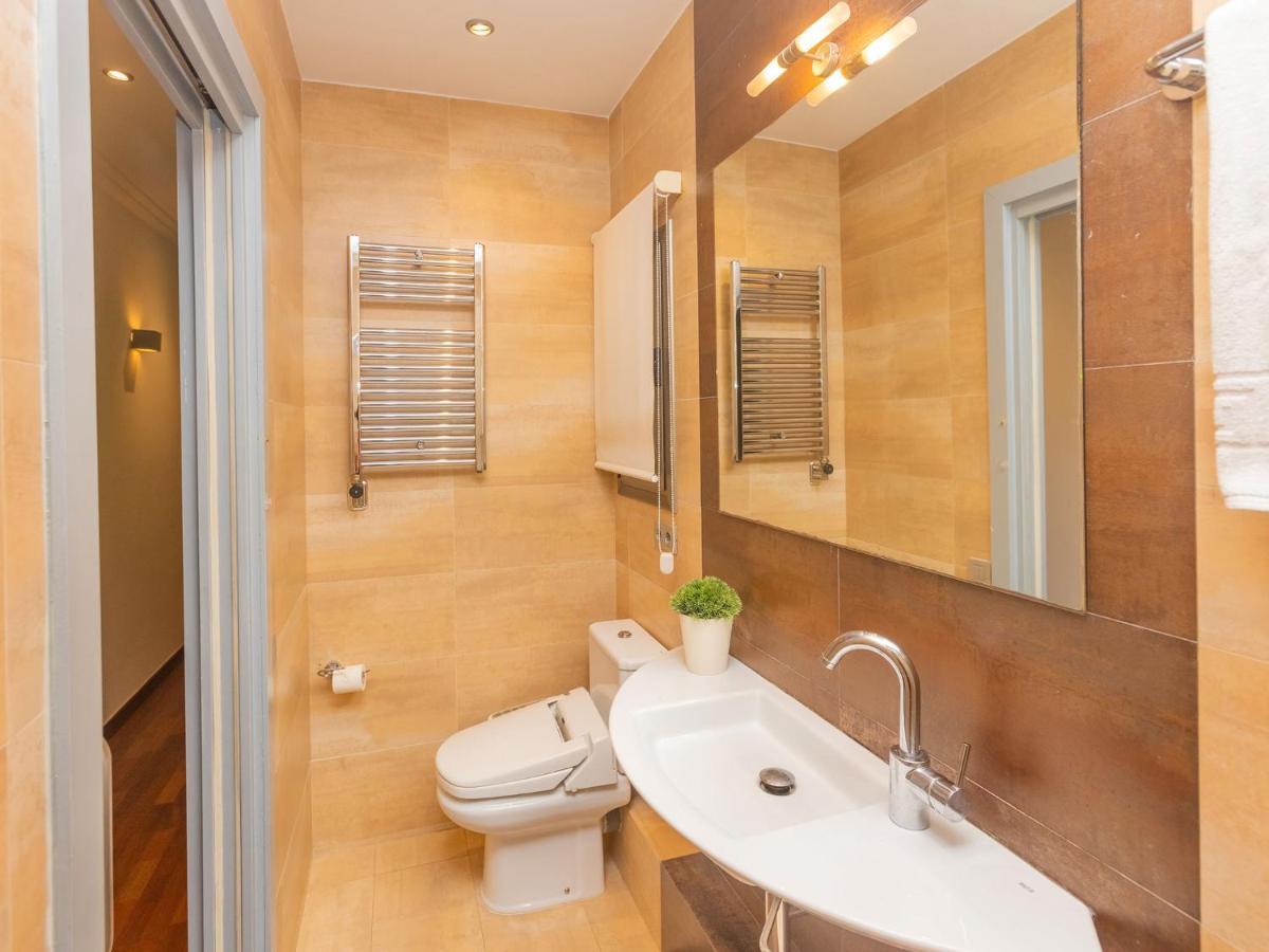 Apartment Centro- Passeig De Gracia - Casa Batllo By Interhome Barcelona Kültér fotó