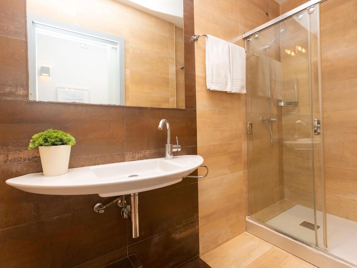 Apartment Centro- Passeig De Gracia - Casa Batllo By Interhome Barcelona Kültér fotó